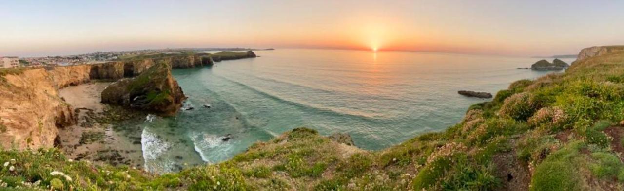 Sunset Waves Sea View Apartment Featuring Panoramic Views & Parking Ньюки Экстерьер фото