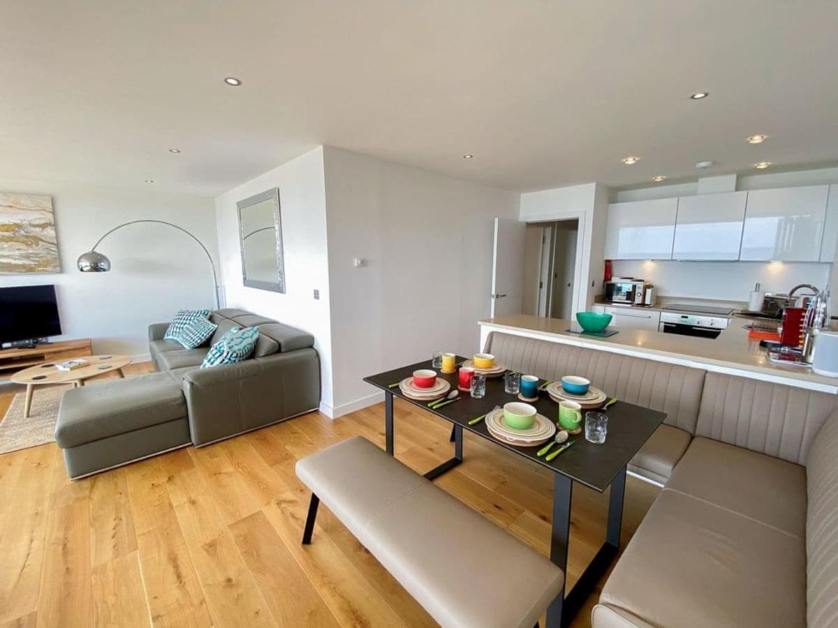 Sunset Waves Sea View Apartment Featuring Panoramic Views & Parking Ньюки Экстерьер фото