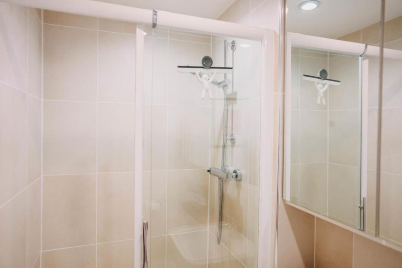 Sunset Waves Sea View Apartment Featuring Panoramic Views & Parking Ньюки Экстерьер фото